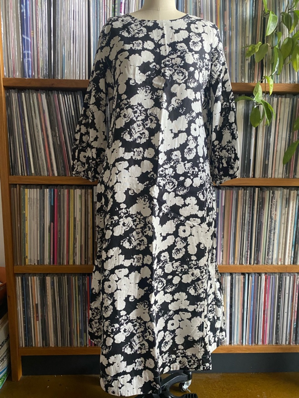 EUC EVERLANE - Black & White Floral Midi Dress - Size 2